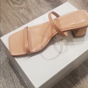 New w/box-Marc Fisher, Brent Leather sandal sz5